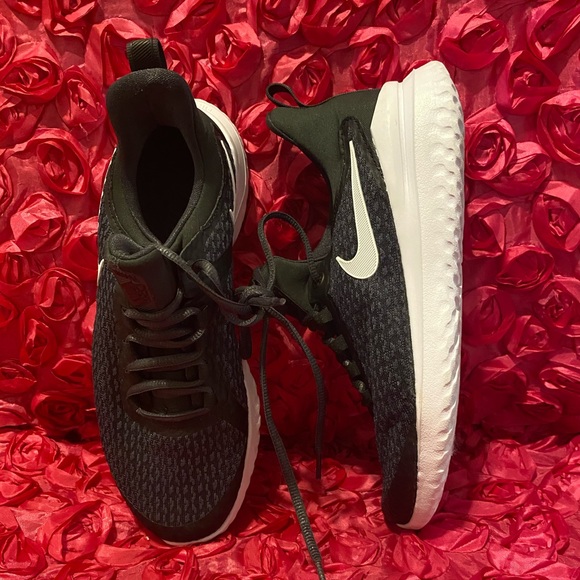 Nike Renew Rival Black / White AA7411-001 Women - Picture 2 of 10